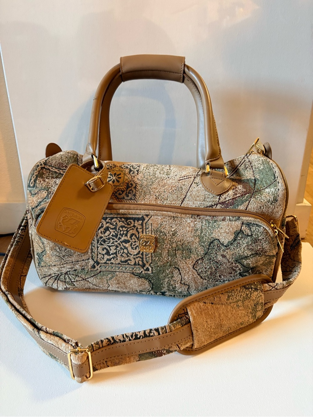 Vintage Pegasus Tapestry Woven Duffle Weekender Travel Bag with Lock & Keys